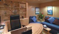 LADY FERYAL -  Bridge deck owner office